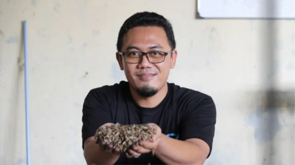 Arky-Gilang-Wahab-1024x576 Arky Gilang Wahab Raih Penghasilan dan Manfaat Berlipat dari Sampah dan Maggot