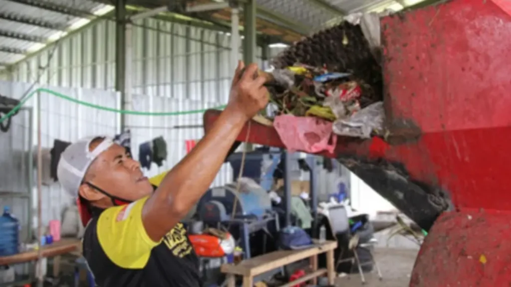 pengolahan-sampah-1024x576 Arky Gilang Wahab Raih Penghasilan dan Manfaat Berlipat dari Sampah dan Maggot